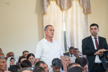 Rüstəm Xəlilov Qarabağlı kəndinin sakinləri ilə görüşdü.