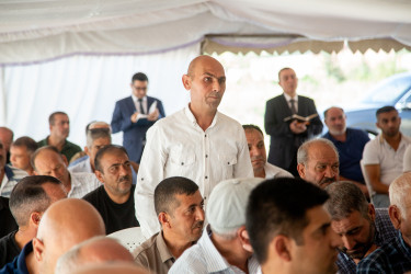 Rüstəm Xəlilov Seyidan kəndinin sakinləri ilə görüşdü.