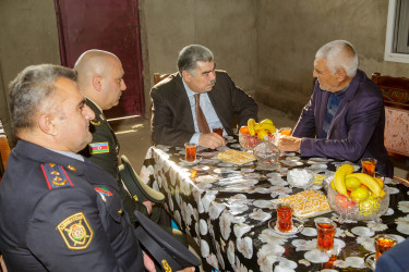 Salyan rayonunda şəhidlərin ailə üzvləri ziyarət olunur.