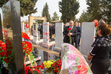 Arif Rüstəmovun məzarı ziyarət olunmuşdur.