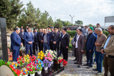 Antiterror əməliyyatı zamanı şəhid olan hərbi qulluqçuların məzarı ziyarət olunub.