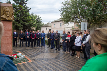 Azərbaycan Respublikasının görkəmli xalq şairi Xəlil Rza Ulutürkün doğum günü doğulduğu torpaqda-Salyan rayonunda qeyd olundu.