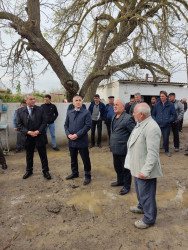 İcra başçısı Şəkərli kəndində ötən gecə  evi yanmış ailəyə baş çəkib