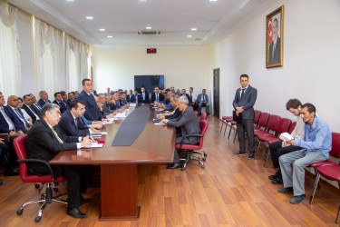 Salyan Rayon İcra Hakimiyyətinin başçısı Rüstəm Xəlilov  fərdi qəbulda sakinlərinin  müraciətlərini dinləyib.