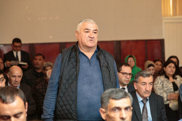 Rüstəm Xəlilov şəhər sakinləri ilə növbəti səyyar qəbulu Mədəniyyət Mərkəzində keçirib.