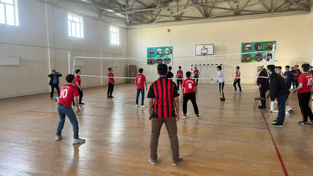 "Heydər Əliyev İli" nə həsr olunmuş voleybol idman növü üzrə şəhər məktəbləri arasında rayon turniri keçirilib.