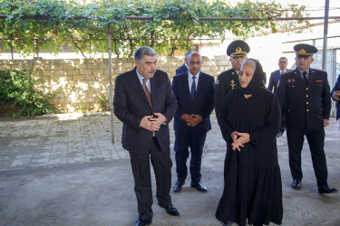 Salyan rayonunda şəhidlərin ailə üzvləri ziyarət olunur.