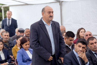 Salyanın İcra başçısı Rüstəm Xəlilov Qırx Çıraq qəsəbə   sakinlərinin problemlərini dinləyib.