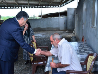 27 Sentyabr “Anım günü” ərəfəsində ölkəmizin ərazi bütövlüyü, suverenliyi və torpaqlarımızın azad edilməsi uğrunda gedən döyüşlərdə canlarından keçmiş Salyan rayonundan olan şəhidlərin ailələri ziyarət edilmişdir.