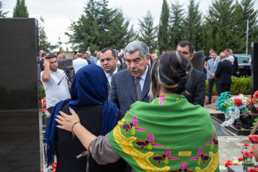 Antiterror əməliyyatı zamanı şəhid olan hərbi qulluqçuların məzarı ziyarət olunub.