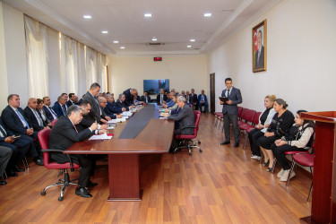 Rüstəm Xəlilov vətəndaşların müraciətlərini dinlədi.