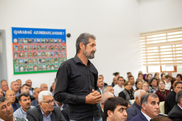 Rüstəm Xəlilov Şorsulu kənd sakinlərinin problemlərini dinləyib.