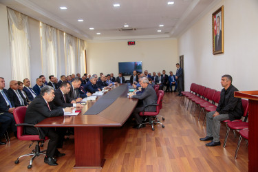 Rüstəm Xəlilov vətəndaşların müraciətlərini dinlədi.