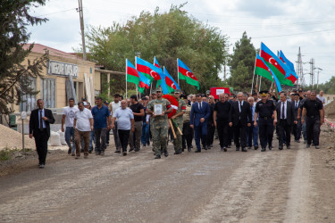 Birinci Qarabağ müharibəsində şəhid olmuş hərbi qulluqçu Yarıyev Qənbər Teymur oğlu torpağa tapşırıldı.