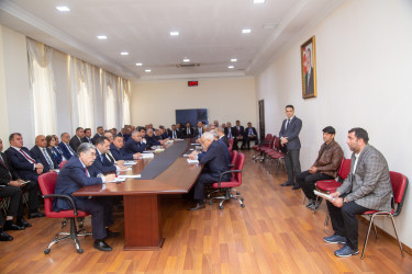 Rüstəm Xəlilov Rayon İcra Hakimiyyətinin inzibati binasında  növbəti fərdi qəbul keçirtdi.