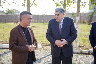 Salyan rayonunda şəhidlərin ailə üzvləri ziyarət olunur.