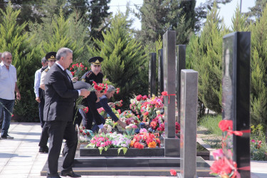 Aprel döyüşlərində qəhrəmancasına şəhid olmuş baş leytenant Rəşid Mehdiyevin doğum günü ilə əlaqədar məzarı ziyarət olunmuşdur.