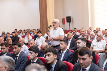 Salyanda “Pambıqçılıqda mövcud vəziyyət və məhsul yığımına hazırlıq, taxıl əkinin başlanması ilə bağlı problemlər və qarşıda duran vəzifələr” mövzusunda müşavirə keçirilib.