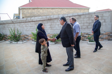 Salyan rayonunda “Anım günü” ərəfəsində RİH başçısı tərəfindən şəhid ailələrini ziyarət bugün də davam etdirilir.