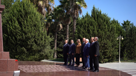 “Qərbi azərbaycanlıların Ermənistandan deportasiyası, ermənilərin törətdiyi vandalizm aktları, tarixi-mədəni abidələrin dağıdılması və Azərbaycan toponimlərinin dəyişdirilməsi” mövzusunda konfran keçirilib.