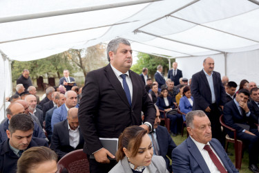 Salyanın İcra başçısı Rüstəm Xəlilov Qırx Çıraq qəsəbə   sakinlərinin problemlərini dinləyib.