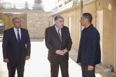 Salyan rayonunda şəhidlərin ailə üzvləri ziyarət olunur.