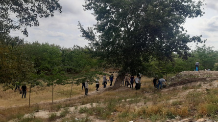 Kür çayı sahilində təmizlik aksiyası keçirilib.