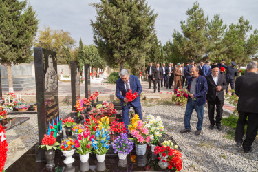 Antiterror əməliyyatı zamanı şəhid olan hərbi qulluqçuların məzarı ziyarət olunub.