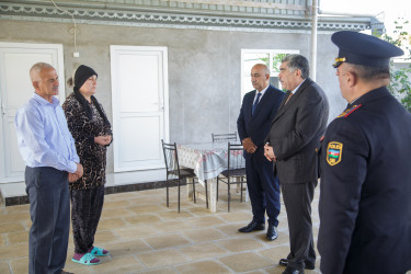 Salyan rayonunda şəhidlərin ailə üzvləri ziyarət olunur.