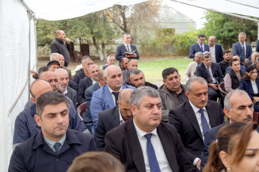 Salyanın İcra başçısı Rüstəm Xəlilov Qırx Çıraq qəsəbə   sakinlərinin problemlərini dinləyib.