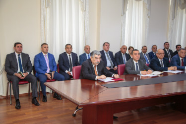 Rüstəm Xəlilov sakinlərin müraciətlərini dinlədi.