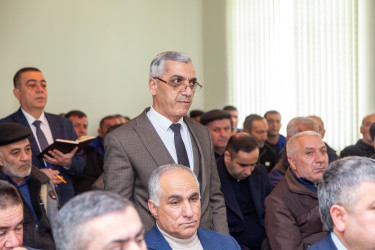 Rüstəm Xəlilov Peyk kənd sakinlərinin problemlərini dinləyib.