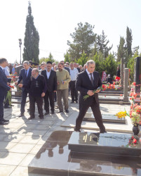 Şəhadətlərinin ildönümü münasibətilə şəhidlərin məzarları ziyarət olunmuşdur.