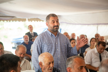 Rüstəm Xəlilov Seyidan kəndinin sakinləri ilə görüşdü.