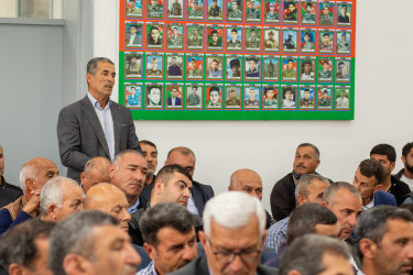 Rüstəm Xəlilov Şorsulu kənd sakinlərinin problemlərini dinləyib.