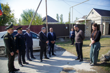 Salyan rayonunda şəhidlərin ailə üzvləri ziyarət olunur.