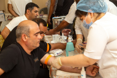 Aşura günü ilə əlaqədar Salyan şəhər “Hacı Tağı” məscidində könüllü qanvermə  aksiyası təşkil edilmişdir.