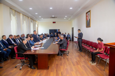 Salyan Rayon İcra Hakimiyyətinin başçısı Rüstəm Xəlilov  fərdi qəbulda sakinlərinin  müraciətlərini dinləyib.