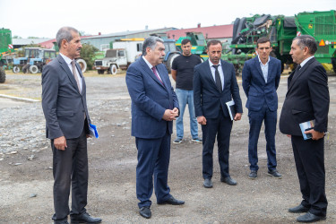 RİH başçısı Rüstəm Xəlilov pambıq yığımına son hazırlıq işləri ilə əlaqədar “Aqroservis” ASC-nin Sabirabad regional nümayədəliyinin Salyan Rayon bölməsində olub.