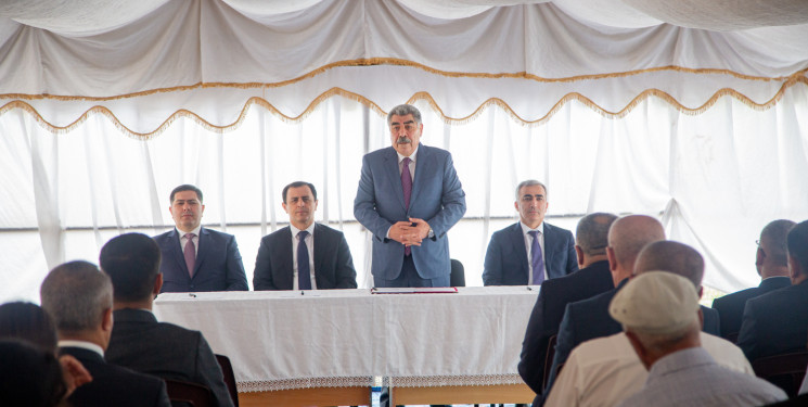 Rüstəm Xəlilovun iyul ayı üzrə vətəndaşlarla keçirilən ilk səyyar qəbulu rayonun Çadırlı kəndində olub.