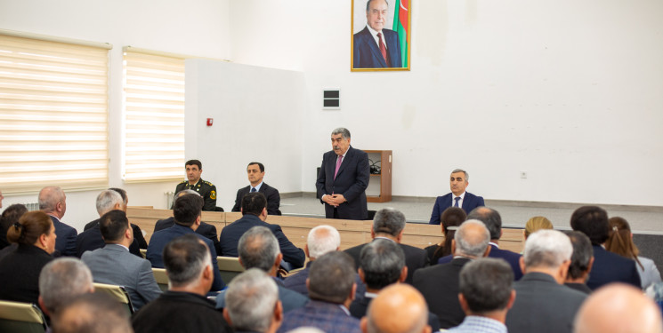 Rüstəm Xəlilov Şorsulu kənd sakinlərinin problemlərini dinləyib.
