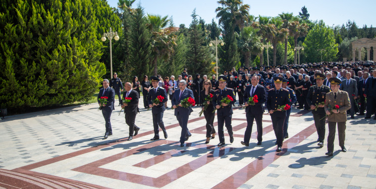 Salyan ictimaiyyəti Ulu Öndərin xatirəsini əziz tutur.