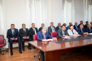 Rüstəm Xəlilov vətəndaşların müraciətlərini dinləndi.
