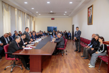 Rüstəm Xəlilov vətəndaşların müraciətlərini dinlədi.