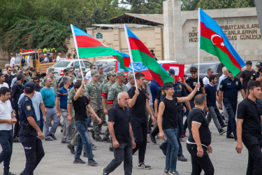 Birinci Qarabağ müharibəsində şəhid olmuş hərbi qulluqçu Yarıyev Qənbər Teymur oğlu torpağa tapşırıldı.