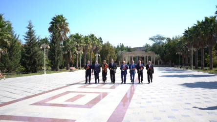 “Qərbi azərbaycanlıların Ermənistandan deportasiyası, ermənilərin törətdiyi vandalizm aktları, tarixi-mədəni abidələrin dağıdılması və Azərbaycan toponimlərinin dəyişdirilməsi” mövzusunda konfran keçirilib.