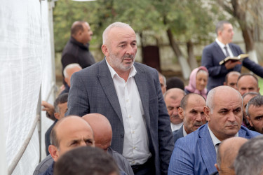 Salyanın İcra başçısı Rüstəm Xəlilov Qırx Çıraq qəsəbə   sakinlərinin problemlərini dinləyib.