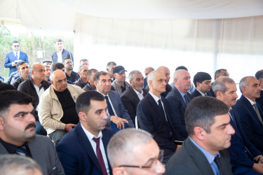 Rüstəm Xəlilov İkinci Varlı kənd sakinlərinin müraciətlərini dinlədi.