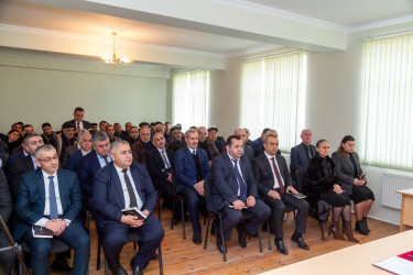 Rüstəm Xəlilov Peyk kənd sakinlərinin problemlərini dinləyib.