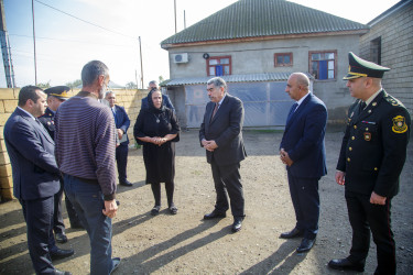 Salyan rayonunda şəhidlərin ailə üzvləri ziyarət olunur.